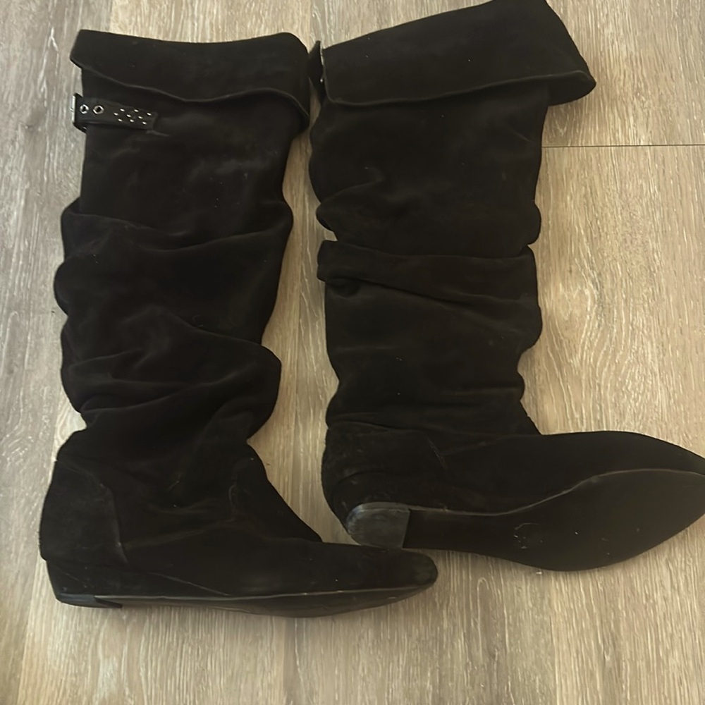 Women’s black suede boots
